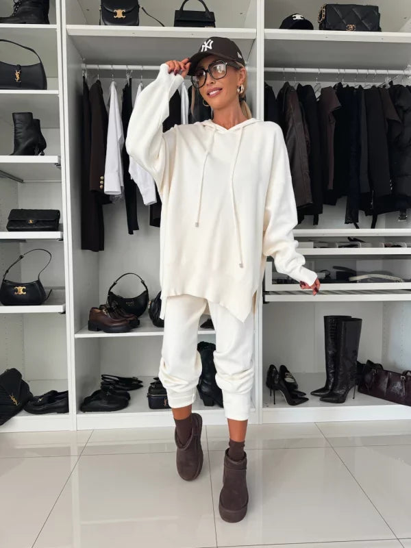 Evana | Two-Piece Women's Set with Long Sleeves, Hood, and Round Neckline