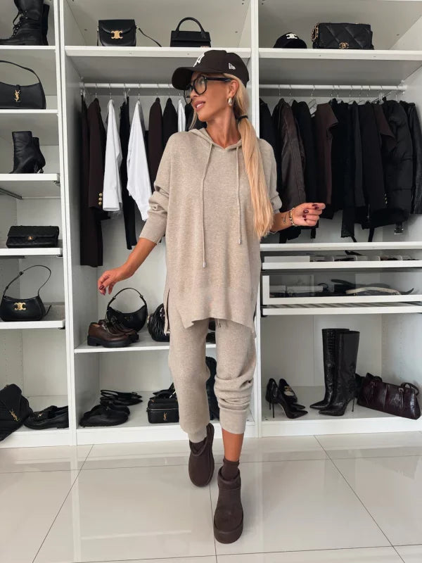 Evana | Two-Piece Women's Set with Long Sleeves, Hood, and Round Neckline