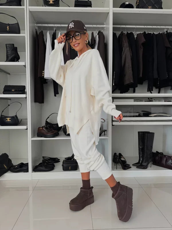 Evana | Two-Piece Women's Set with Long Sleeves, Hood, and Round Neckline