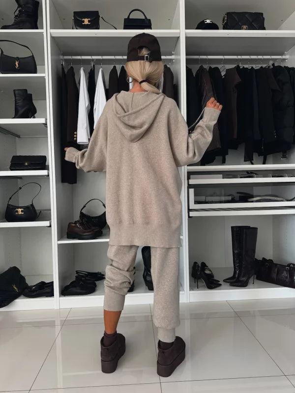 Evana | Two-Piece Women's Set with Long Sleeves, Hood, and Round Neckline