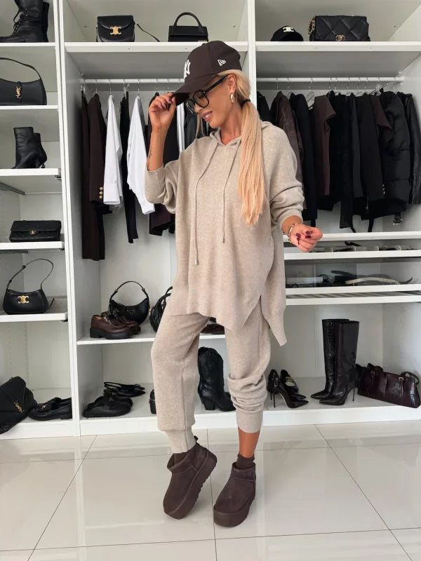 Evana | Two-Piece Women's Set with Long Sleeves, Hood, and Round Neckline
