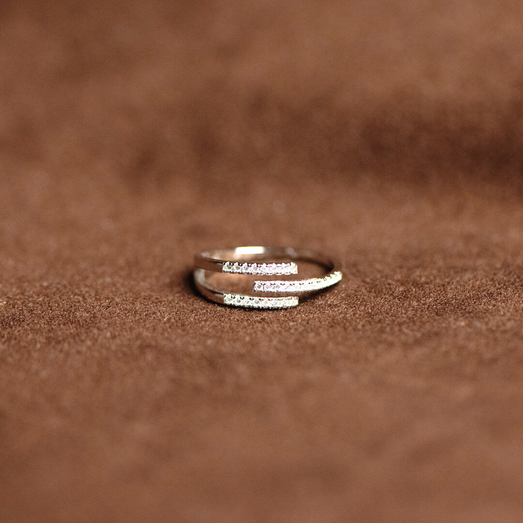 Unsere Wege haben sich aus einem bestimmten Grund gekreuzt Dreifach paralleler PAVÉ-Ring