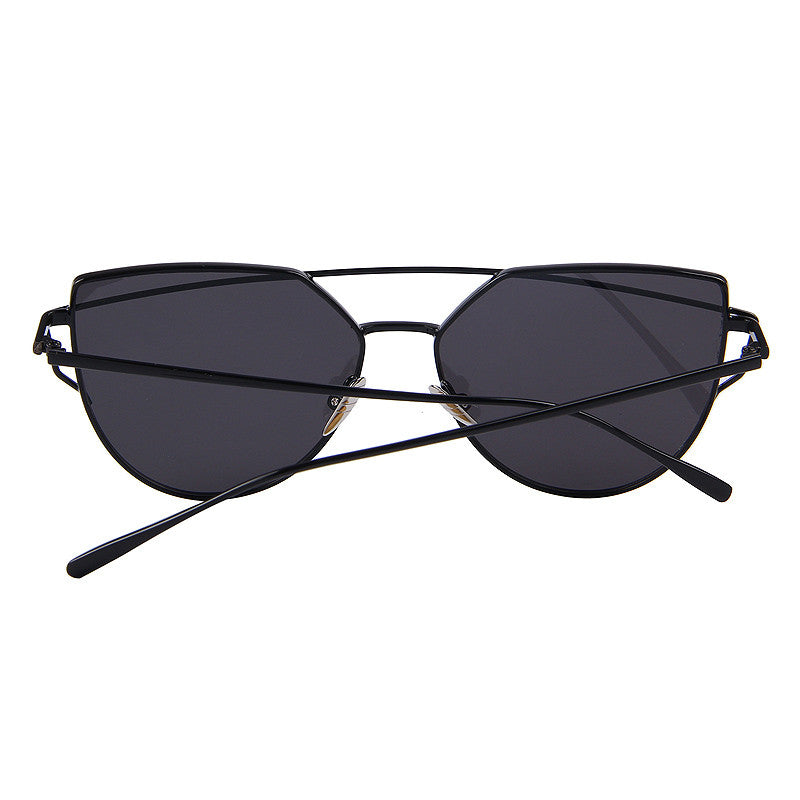 Cat-Eye-Sonnenbrille mit flachen Gläsern