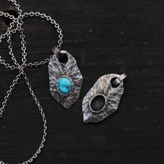 COLGANTE DE PLATA CON PIEDRA PRECIOSA Y HOJA VINTAGE