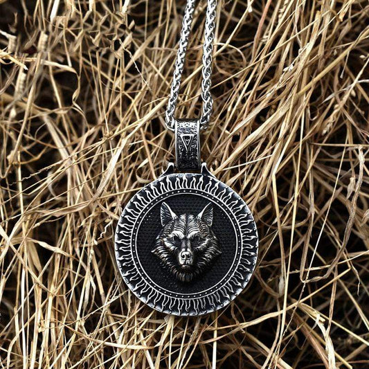 VIKING COLD WOLF HEAD PENDANT