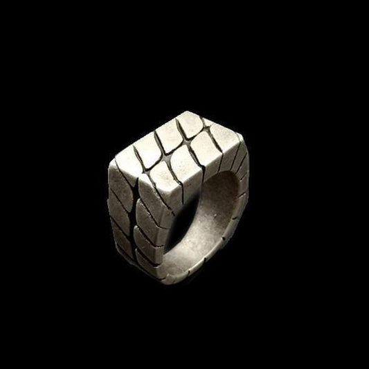 GEOMETRIC SQUARE STRIPED STAINLESS STEEL RING
