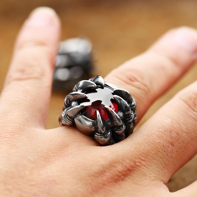 ANILLO VINTAGE DE ACERO INOXIDABLE CON GARRA DE DRAGÓN Y PIEDRAS PRECIOSAS