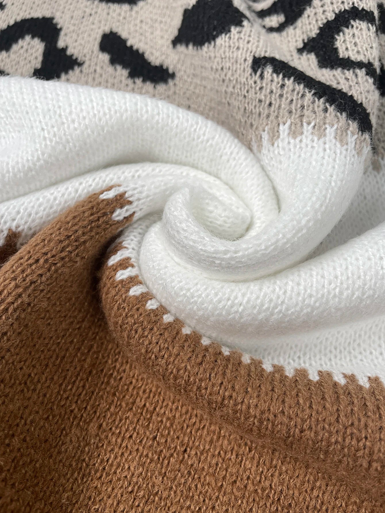 Lela™ | Sweater with leopard pattern