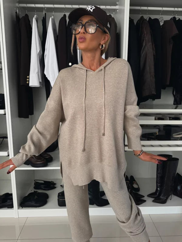Evana | Two-Piece Women's Set with Long Sleeves, Hood, and Round Neckline