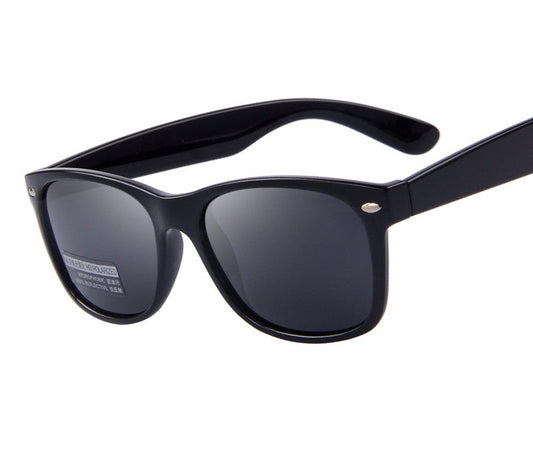 Polarisierte Retro-Sonnenbrille mit Nieten