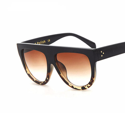 Sonnenbrille mit flacher Oberseite und verspiegelter Linse