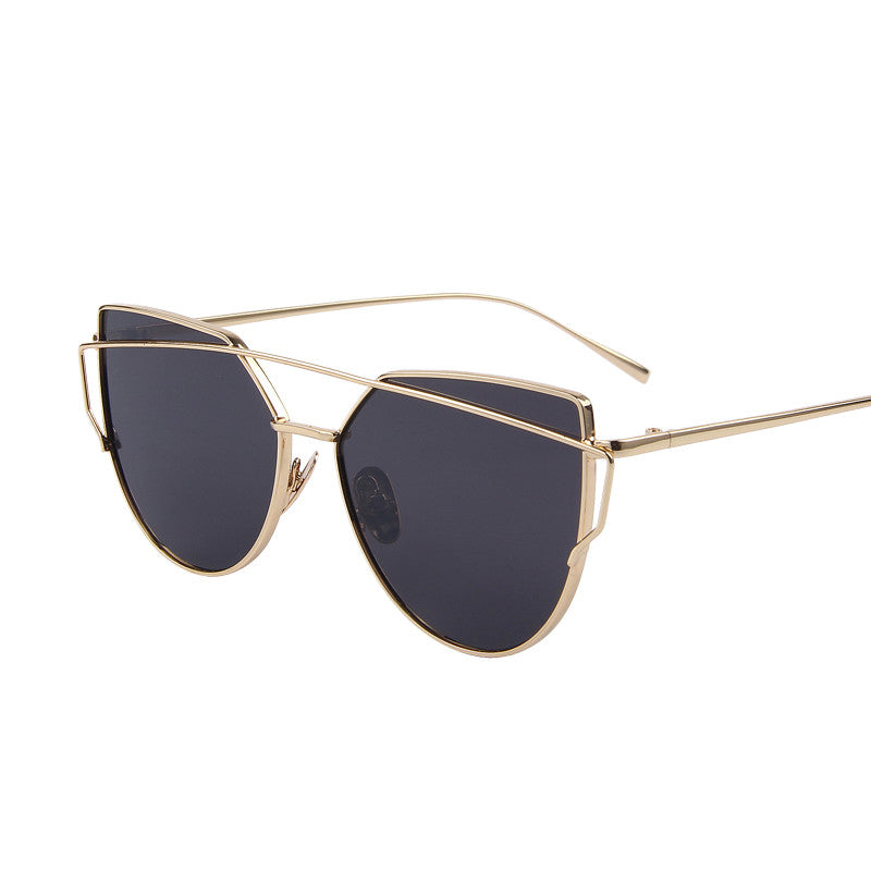 Cat-Eye-Sonnenbrille mit flachen Gläsern