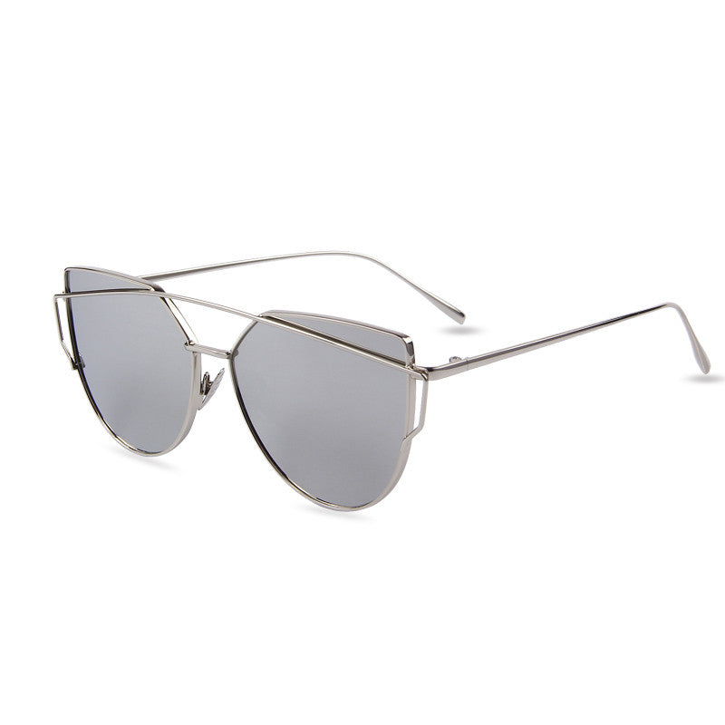 Cat-Eye-Sonnenbrille mit flachen Gläsern
