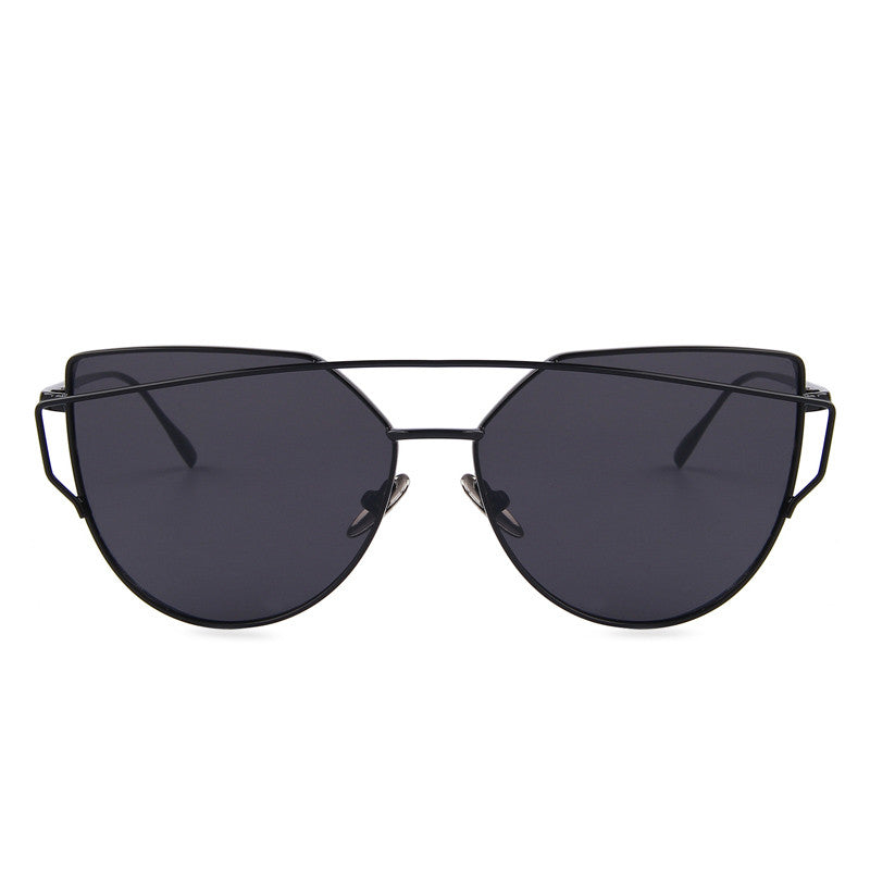 Cat-Eye-Sonnenbrille mit flachen Gläsern