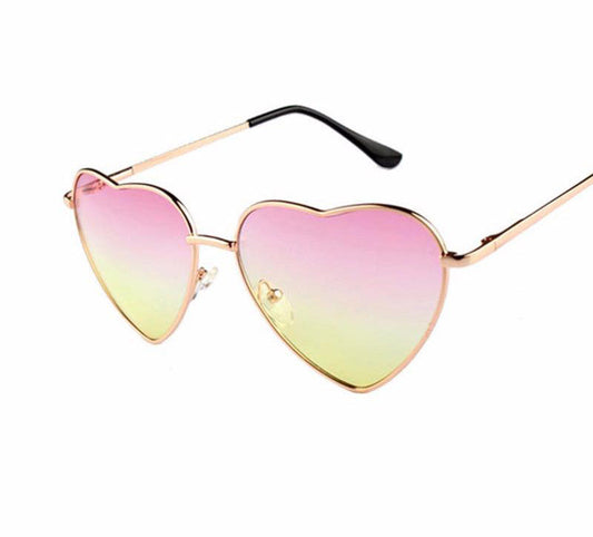 Reflektierende Sonnenbrille mit Herzmotiv