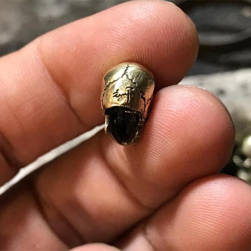 COLGANTE DE CALAVERA DE LATÓN VINTAGE